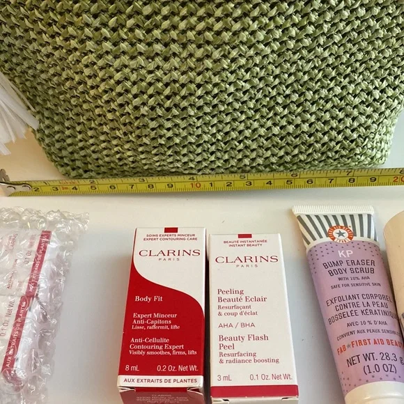 New Carolina Herrera Goodgirl tote + 6 clarins beauty & 3 Firstaid beauty & bag - Picture 9 of 10